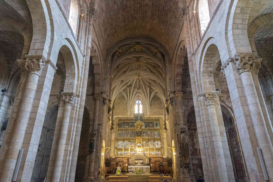 León 066 - real colegiata de San Isidoro.jpg